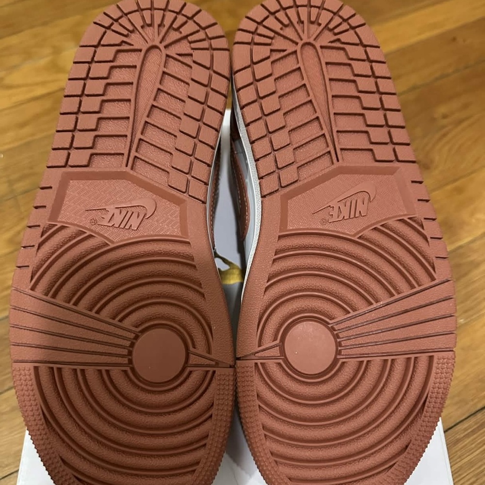 *New* Jordan 1 Low Women Orange White *DC0774-080) Size 5.5W - Picture 9 of 11